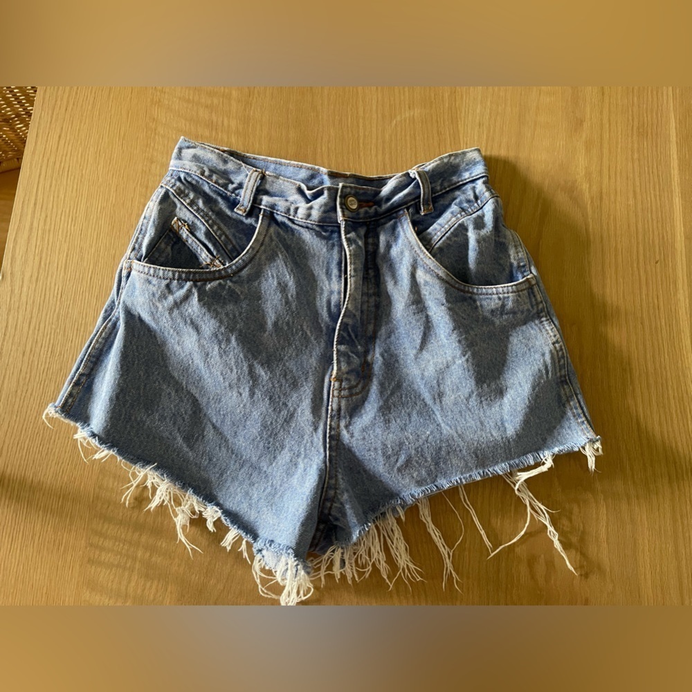 Rio by Stephen Mardon| Light Wash Cutoff Jean Shorts , Raw Hem—Size 7••90’s